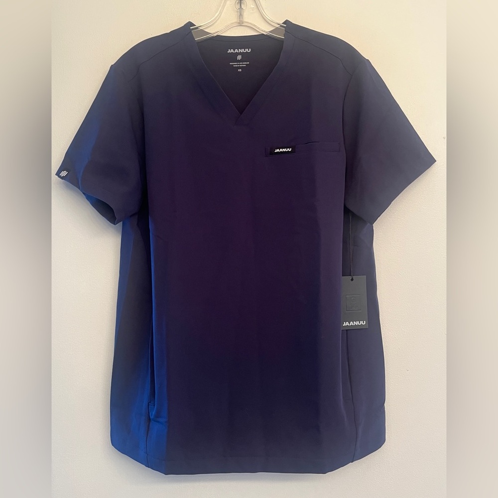 Jaanuu 3-Pocket
Scrub Top
